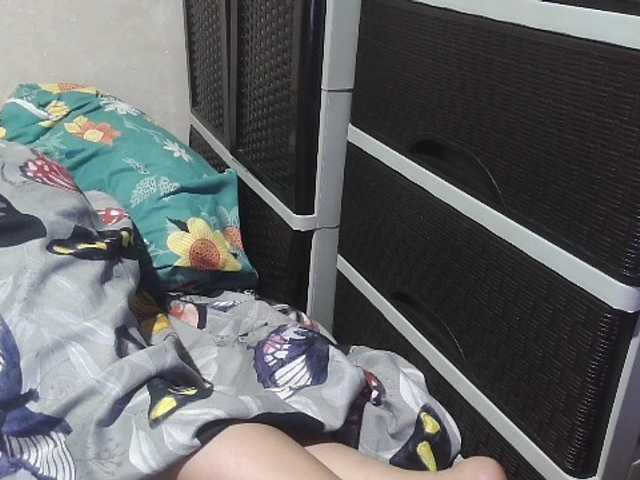 le modèle Kazzandra est en webcam porno dans un show sur le site bongacams, il possède les tags suivants: Asian,Brunette,Trimmed