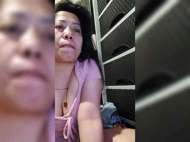 Cassiee webcam