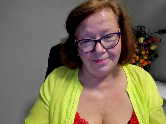 flirty-adele live cam on BongaCams