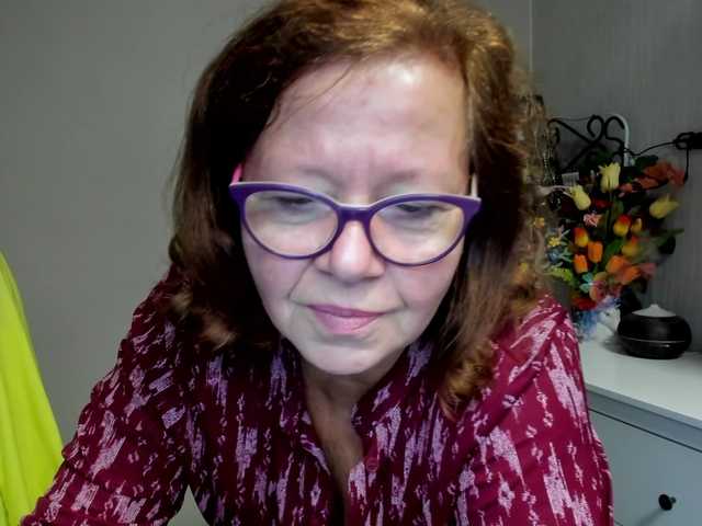 flirty-adele live cam preview