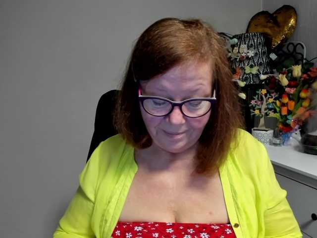 flirty-adele live cam on BongaCams