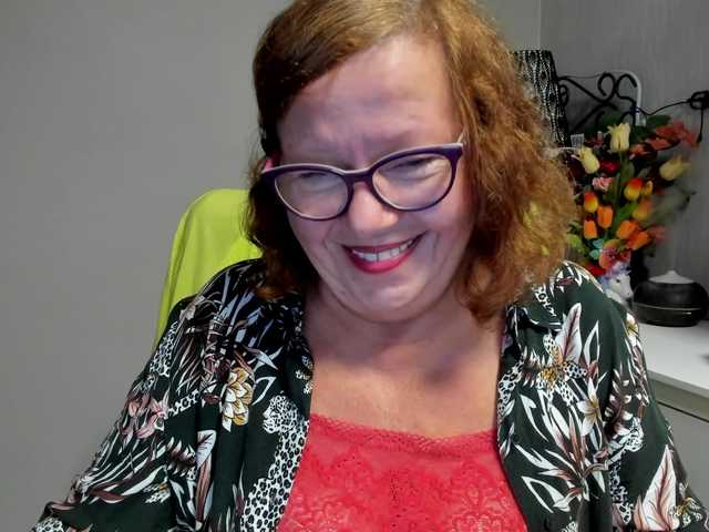 flirty-adele live cam on BongaCams