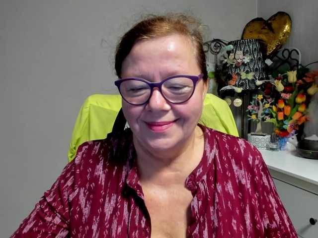 flirty-adele live cam preview