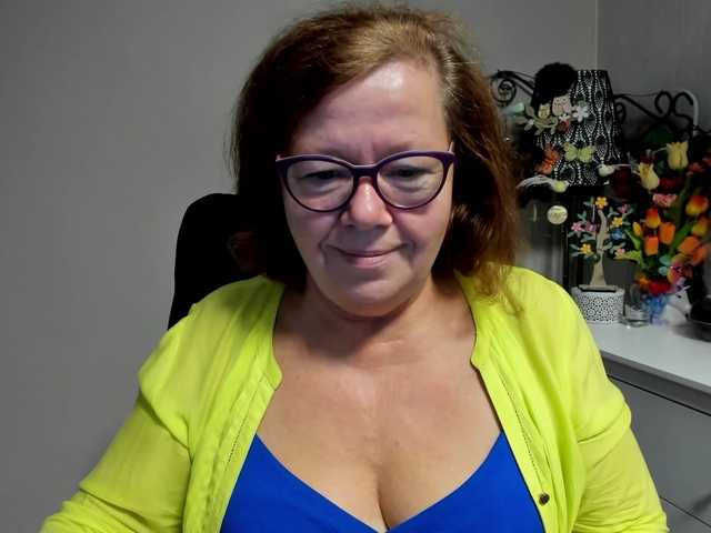 flirty-adele live cam preview