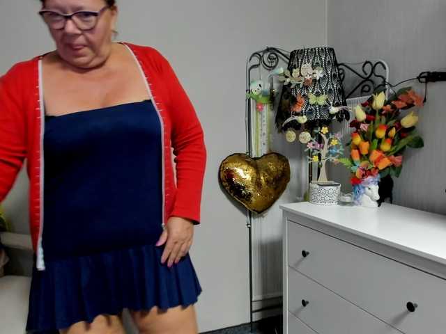 flirty-adele live cam on BongaCams