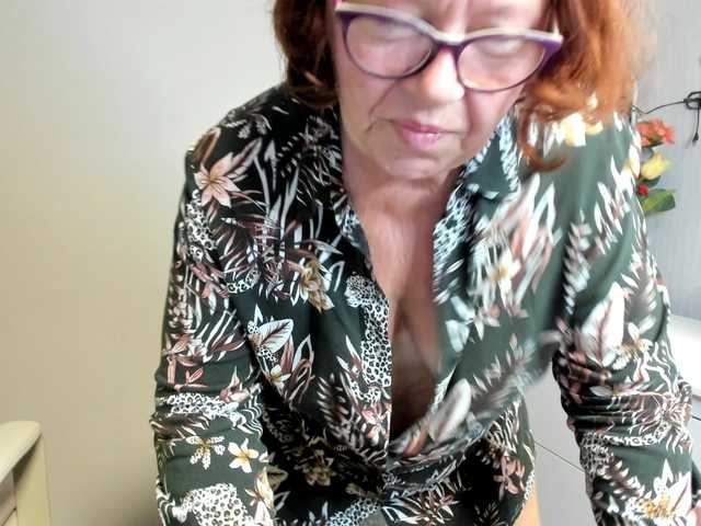 flirty-adele live cam on BongaCams