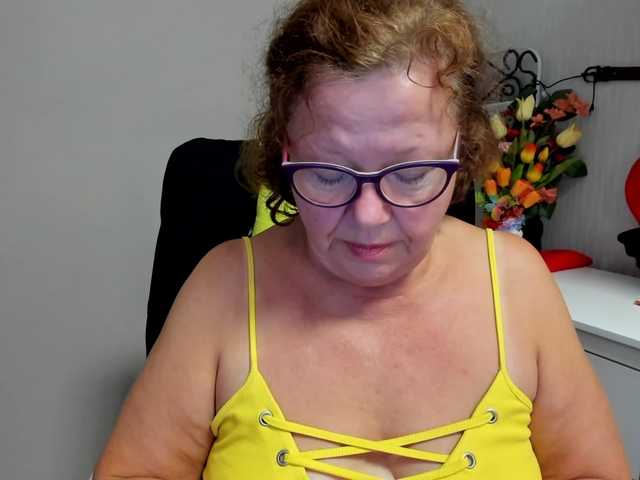 flirty-adele live cam on BongaCams