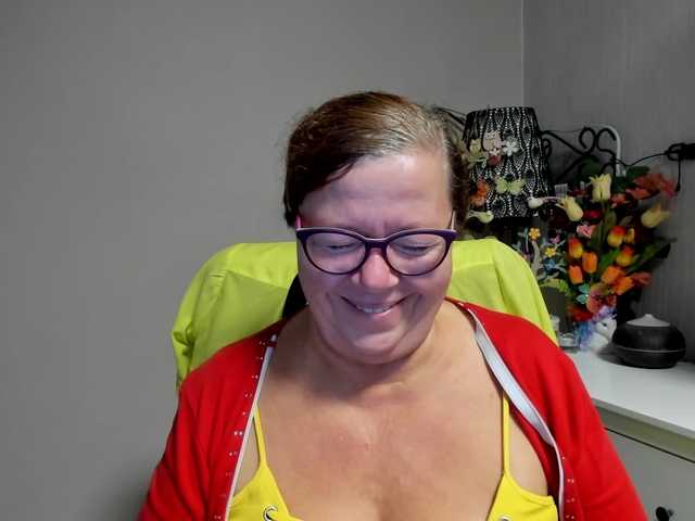 flirty-adele live cam on BongaCams