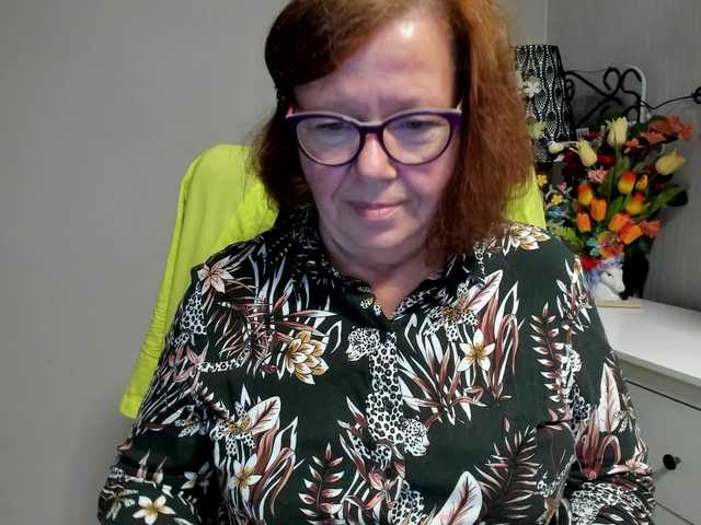flirty-adele live cam on BongaCams