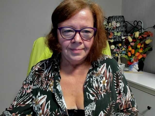 flirty-adele live cam on UnifiedCams