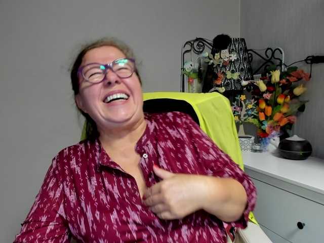 flirty-adele