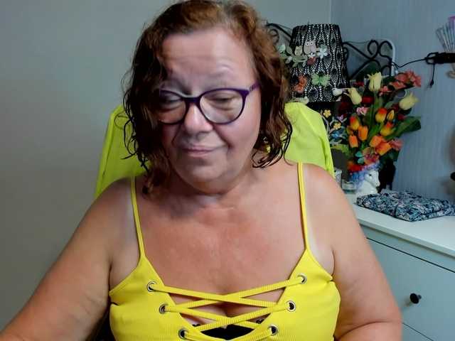 flirty-adele live cam on BongaCams