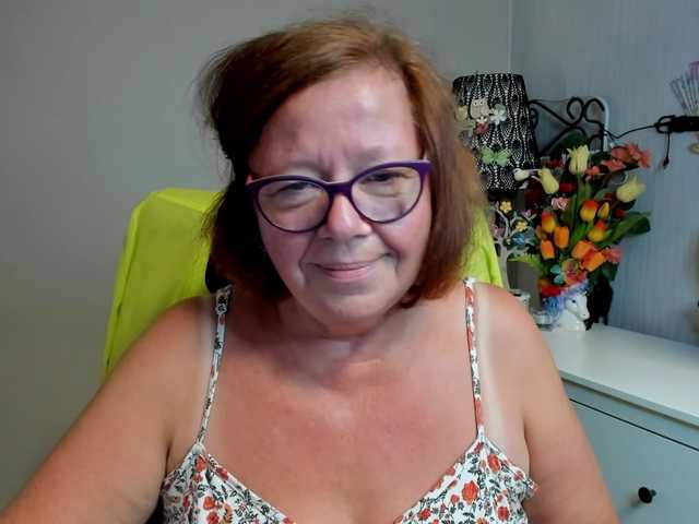 flirty-adele live cam on BongaCams