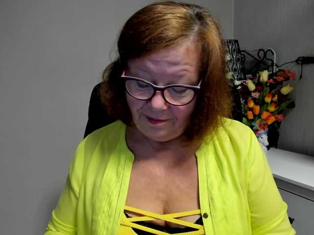 flirty-adele live cam on BongaCams