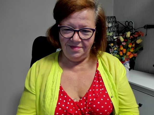 flirty-adele live cam on BongaCams