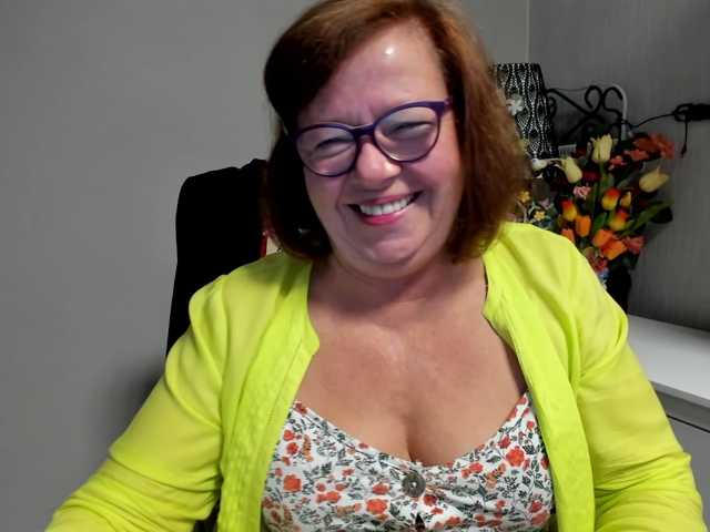 flirty-adele live cam on BongaCams