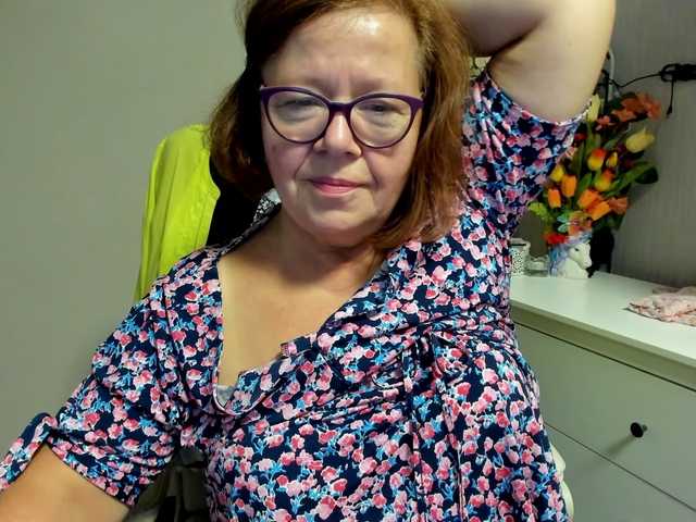 flirty-adele live webcam show