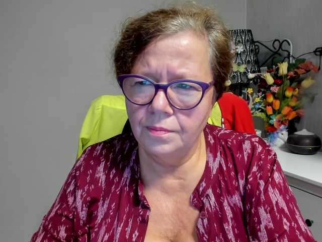 flirty-adele live cam on BongaCams