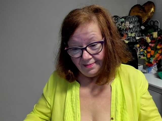 flirty-adele live cam on BongaCams
