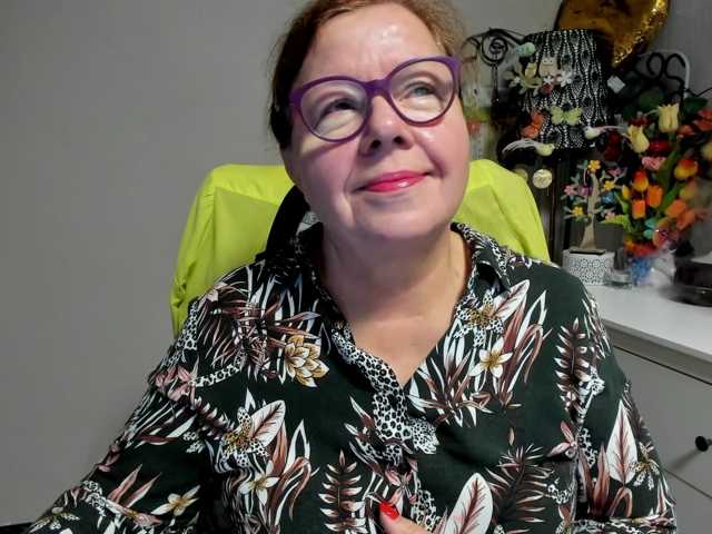 flirty-adele live cam on BongaCams