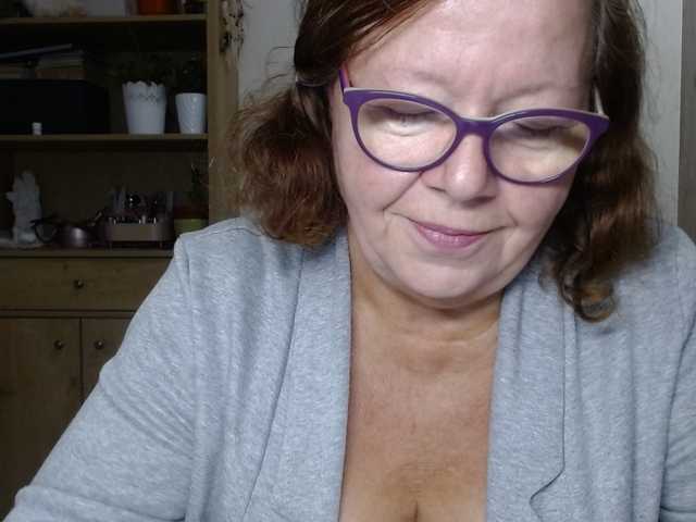 flirty-adele live cam on BongaCams