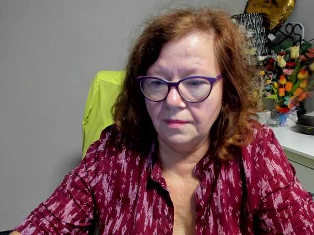 flirty-adele live cam on BongaCams