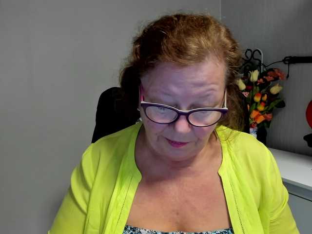 flirty-adele live cam on BongaCams
