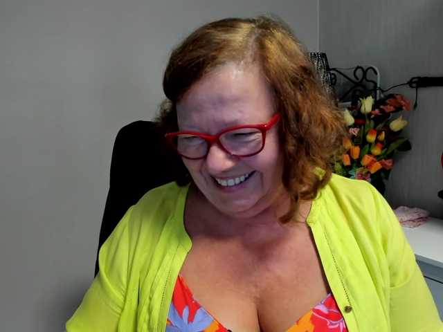 flirty-adele live cam on BongaCams