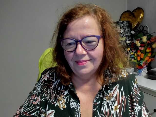 flirty-adele live cam on BongaCams