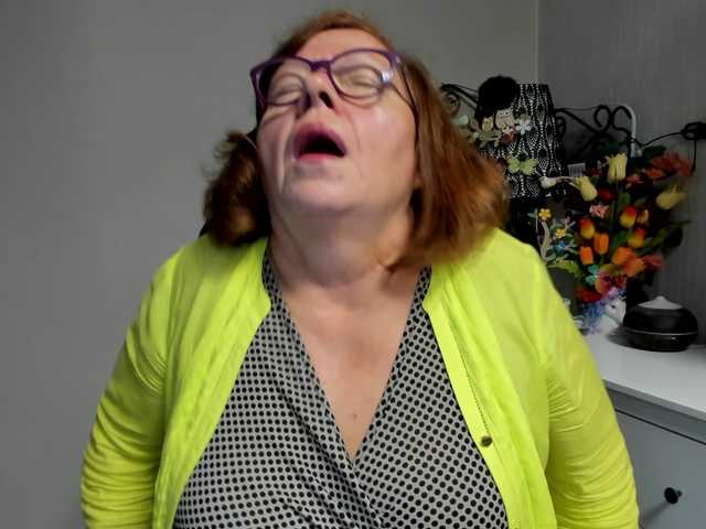 flirty-adele
