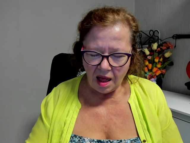 flirty-adele live cam on BongaCams