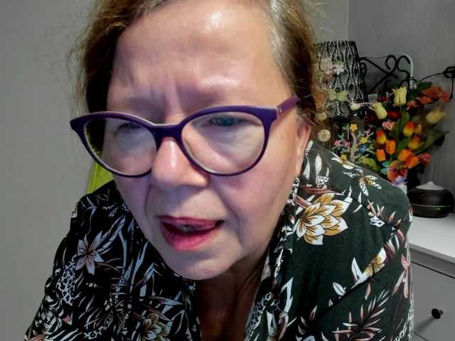 flirty-adele live cam on BongaCams
