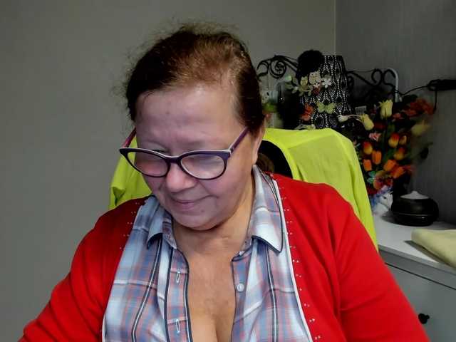 flirty-adele live cam on BongaCams