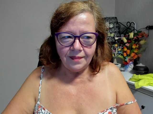 flirty-adele live cam on BongaCams