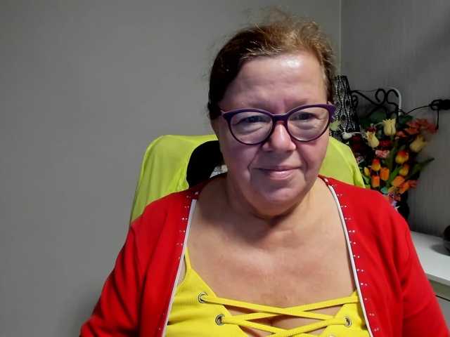 flirty-adele live cam on BongaCams