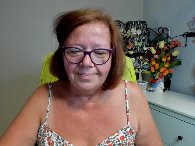 flirty-adele live cam on BongaCams