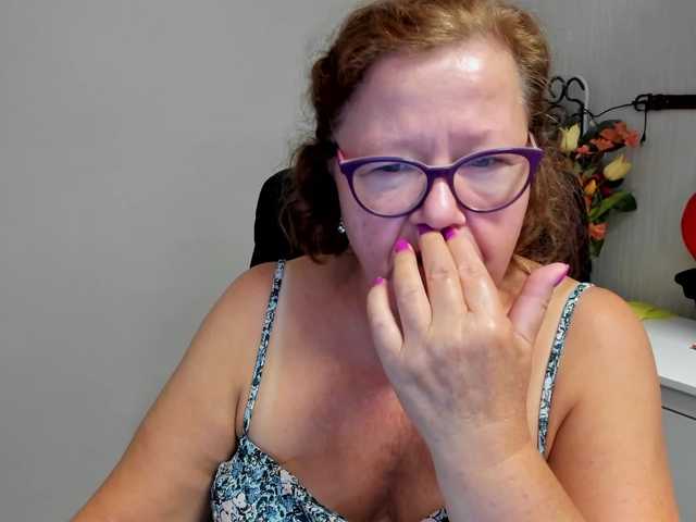 flirty-adele live cam on BongaCams