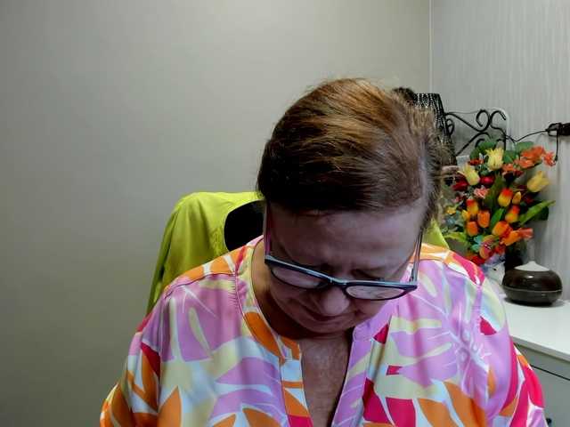 flirty-adele live cam preview