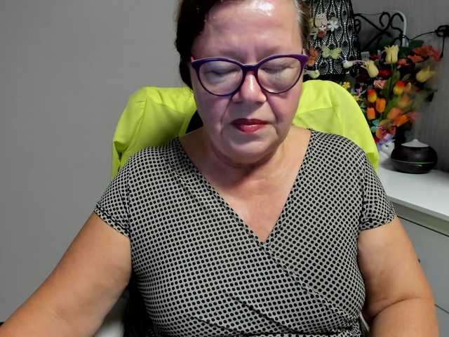 flirty-adele live cam on BongaCams