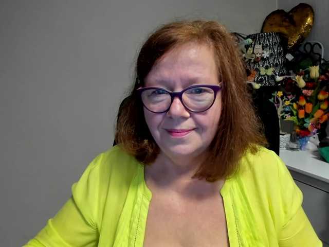 flirty-adele live cam on BongaCams