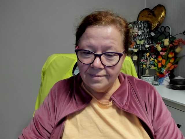 flirty-adele live cam on BongaCams
