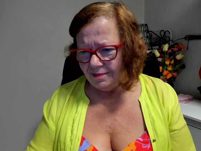 flirty-adele live cam on BongaCams