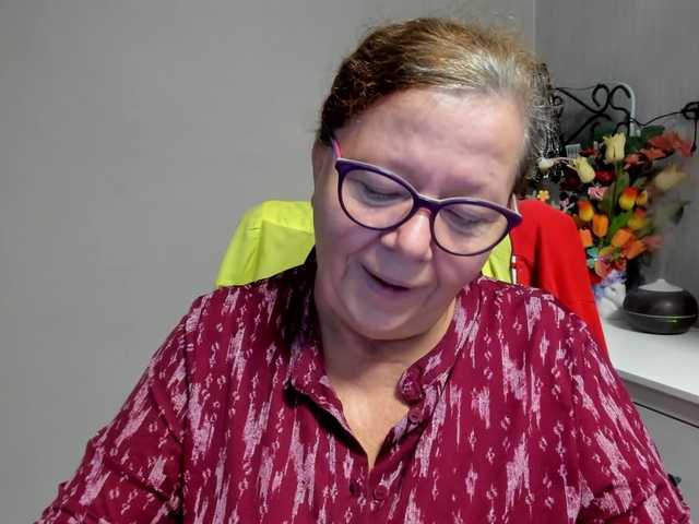 flirty-adele live cam on BongaCams