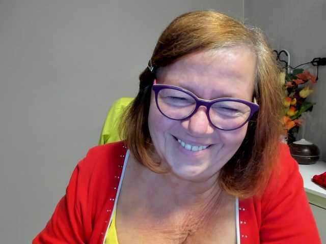 flirty-adele live cam on BongaCams