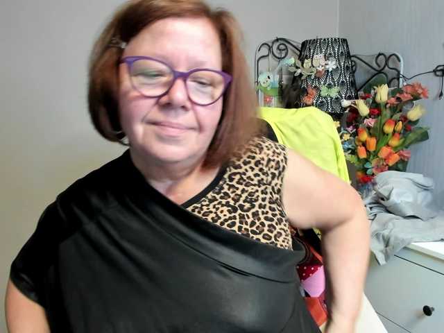 flirty-adele