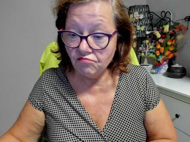 flirty-adele live cam on BongaCams