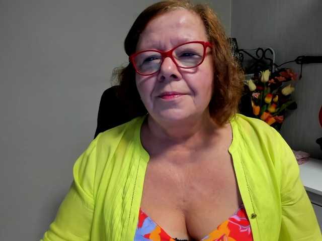 flirty-adele live cam on BongaCams