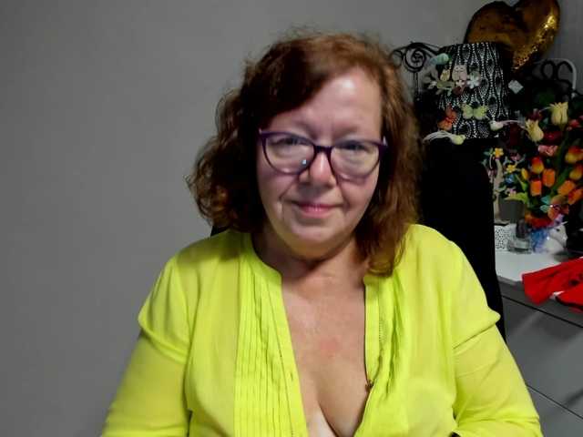 flirty-adele live cam on BongaCams