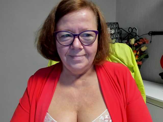 flirty-adele live cam on BongaCams