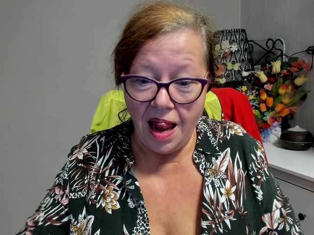flirty-adele live cam on BongaCams
